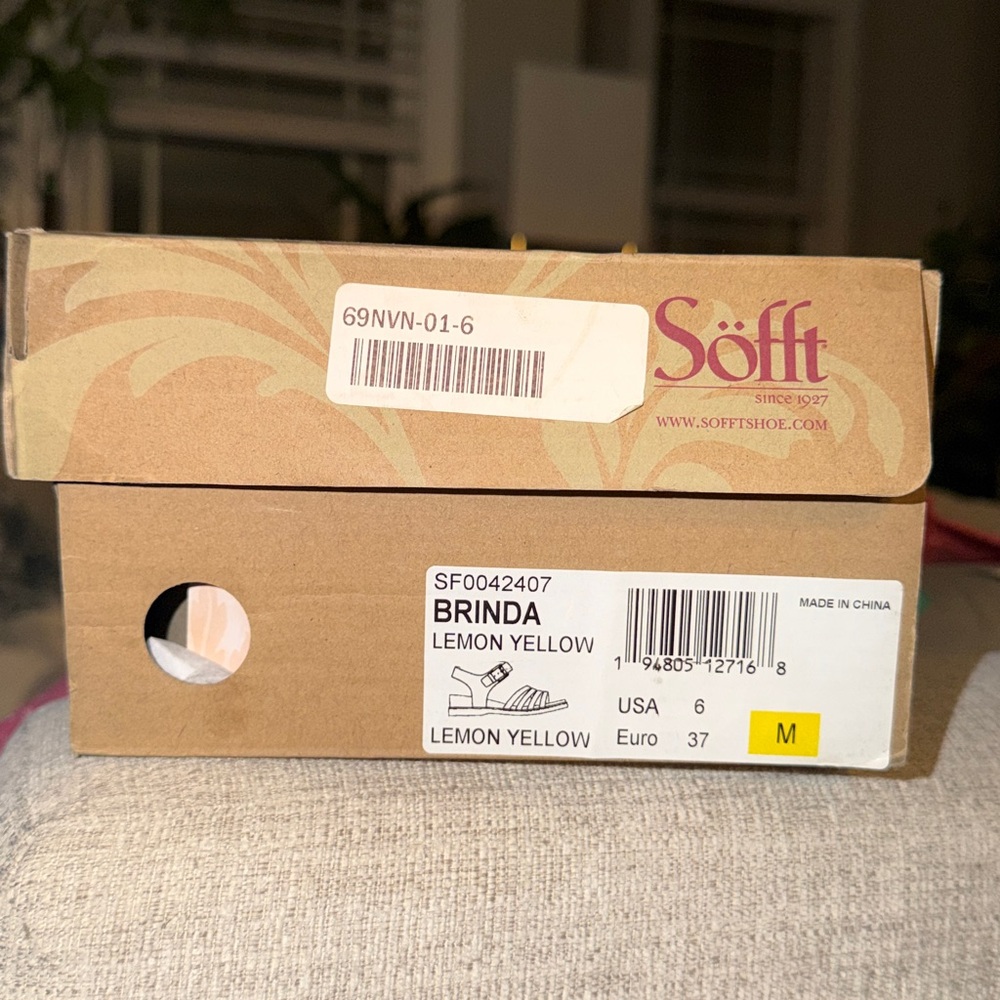 Sofft Yellow Leather Strappy Sandals - Picture 12 of 12